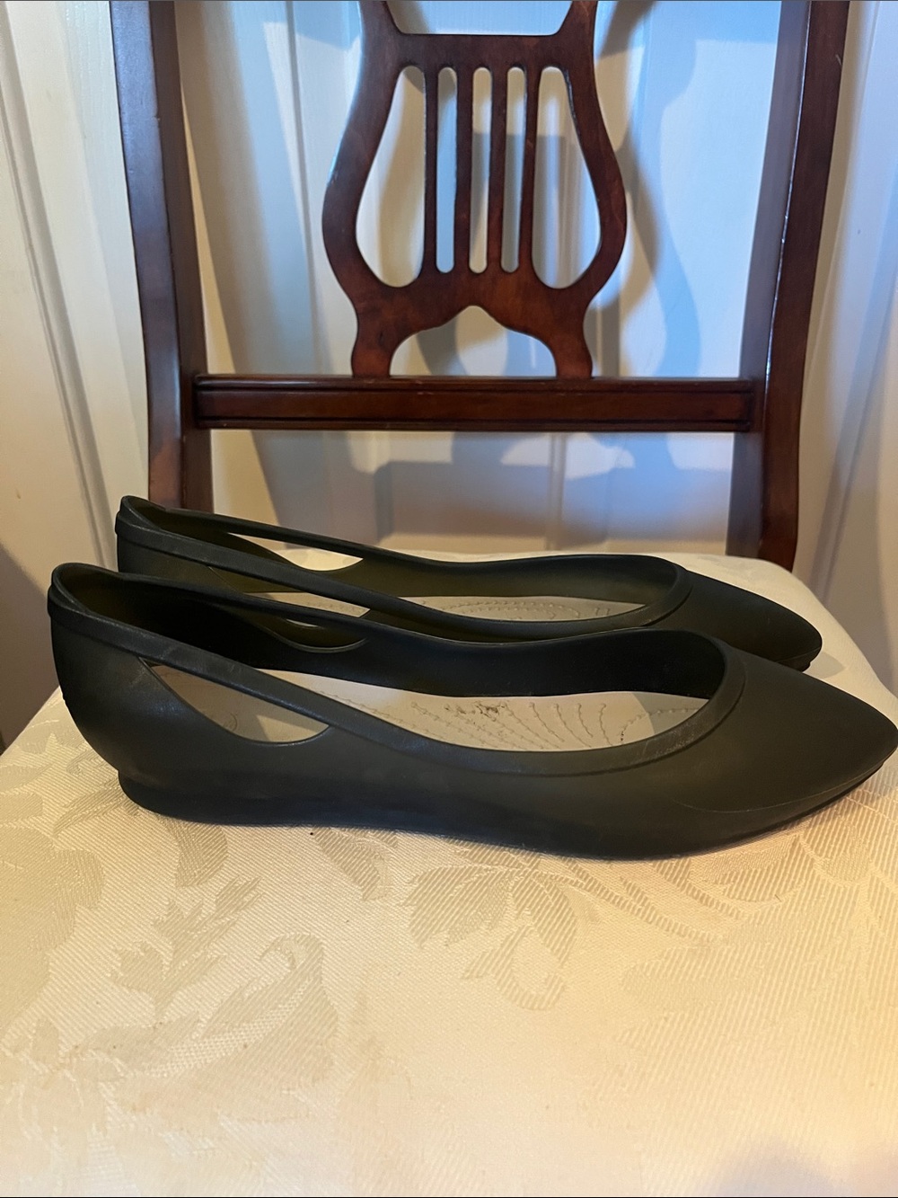 Crocs Black Pointed Toe Flats Women’s Size 8 Lightweight Comfort Shoes